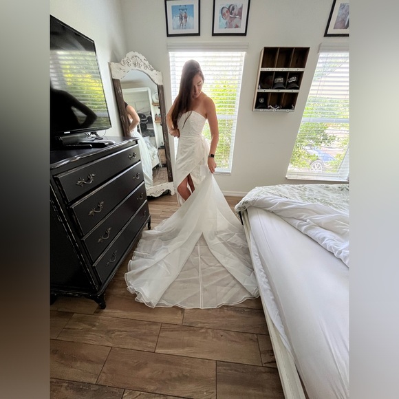Wedding dress - Picture 7 of 10